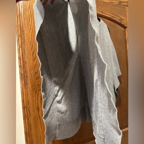 Michael Kors Poncho pullover sweater - Picture 3 of 6